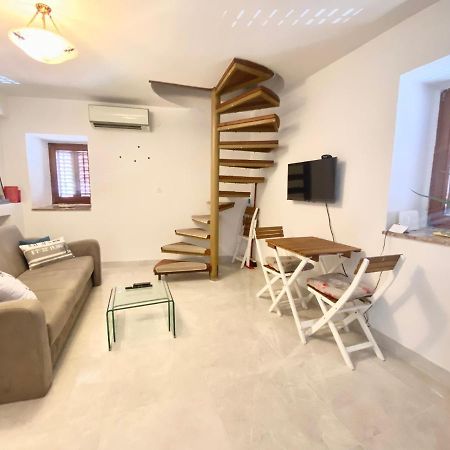 Apartment Center Old Town - 1Min To Palace Split Exterior photo